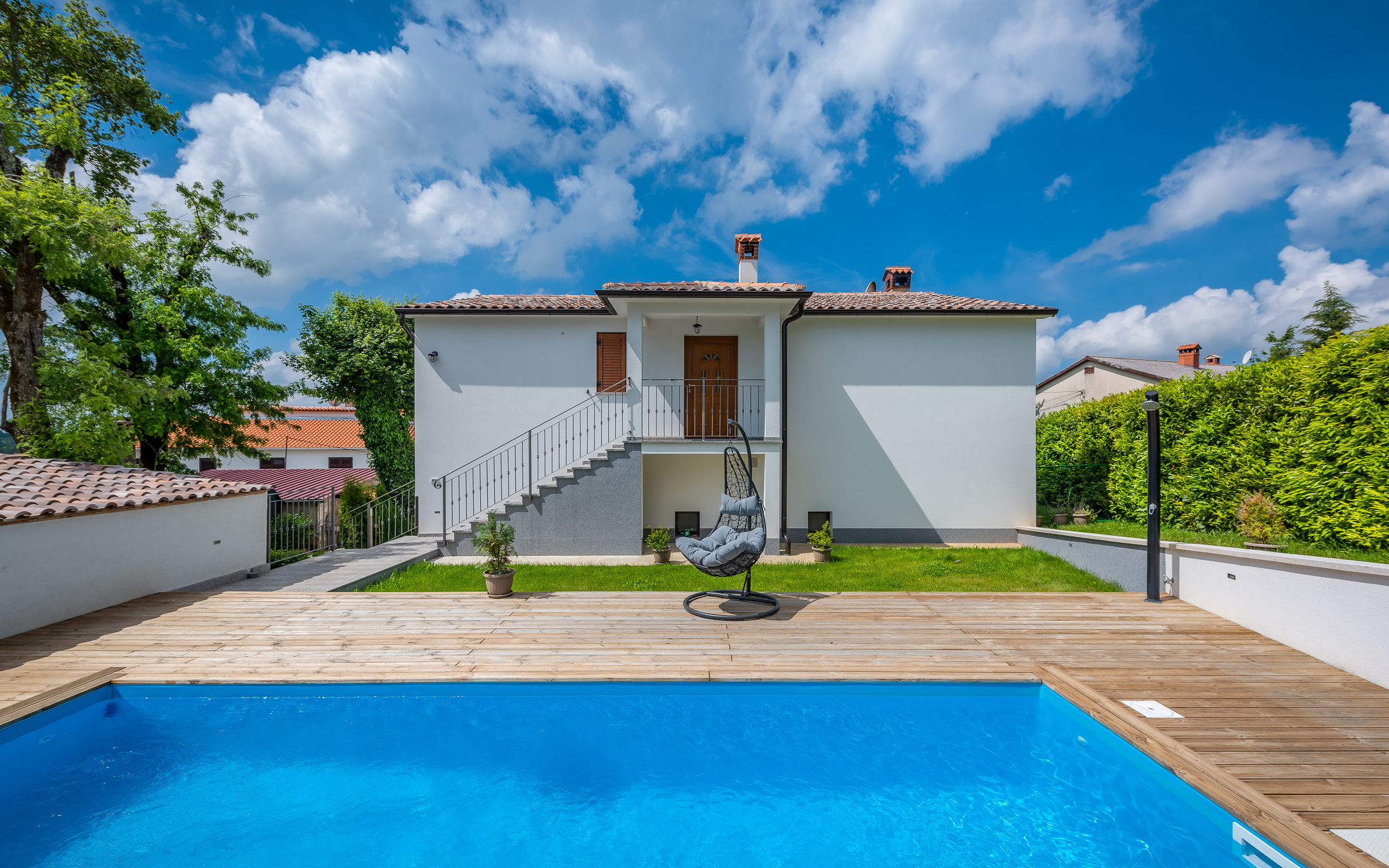 Beautiful house with pool offers accommodation for 4-6 persons