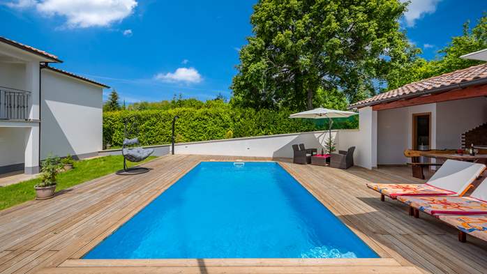 Bella casa con piscina offre alloggio per 4-6 persone, WiFi, 11