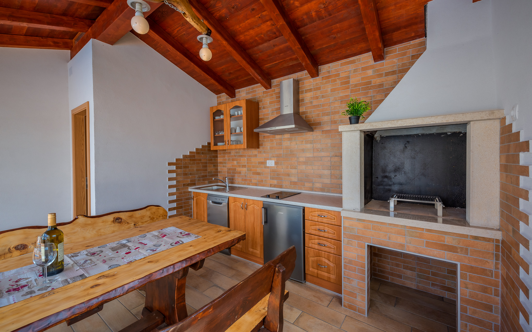 Beautiful house with pool offers accommodation for 4-6 persons