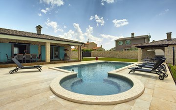 Straordinaria villa con piscina privata, ampio giardino e BBQ