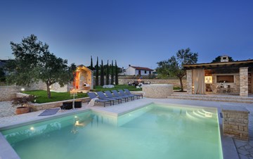 Heavenly villa close to Rovinj, with heated pool, sauna, jacuzzi