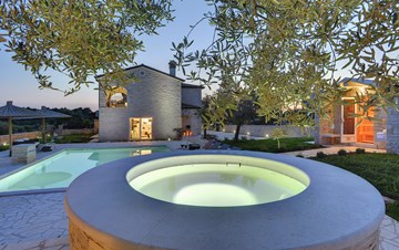 Divna vila blizu Rovinja, s grijanim bazenom, saunom, jacuzzijem