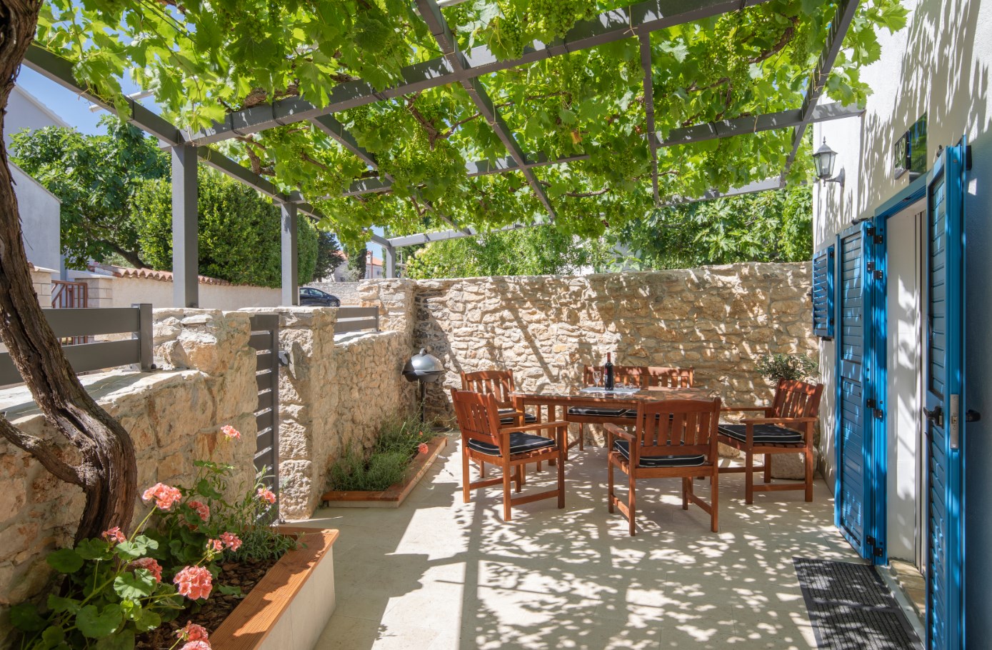 Bella, ristrutturata casa nel centro di Medulin con jacuzzi