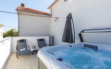 Beautiful renovated house in the center of Medulin, with Jacuzzi