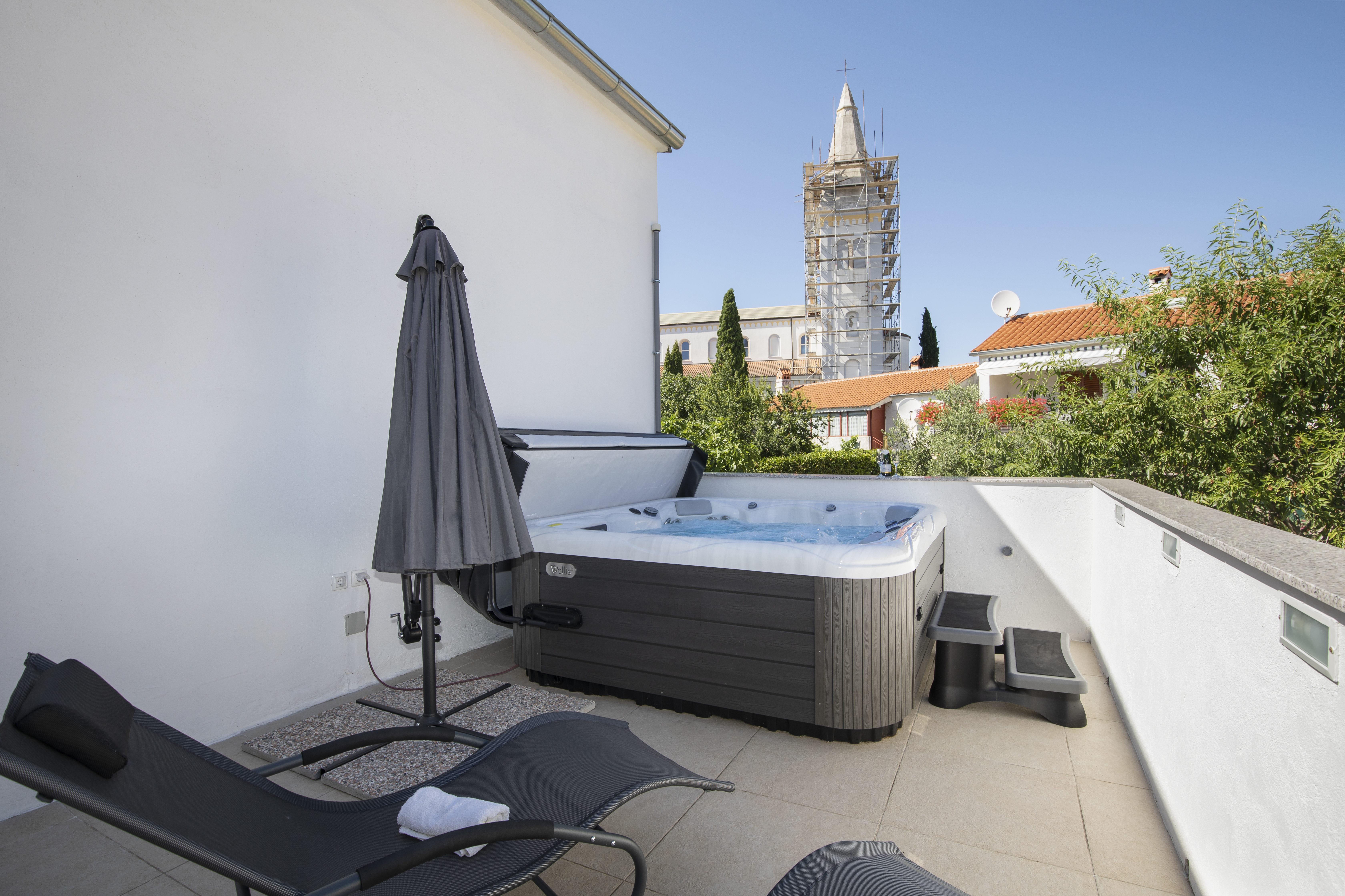 Bella, ristrutturata casa nel centro di Medulin con jacuzzi