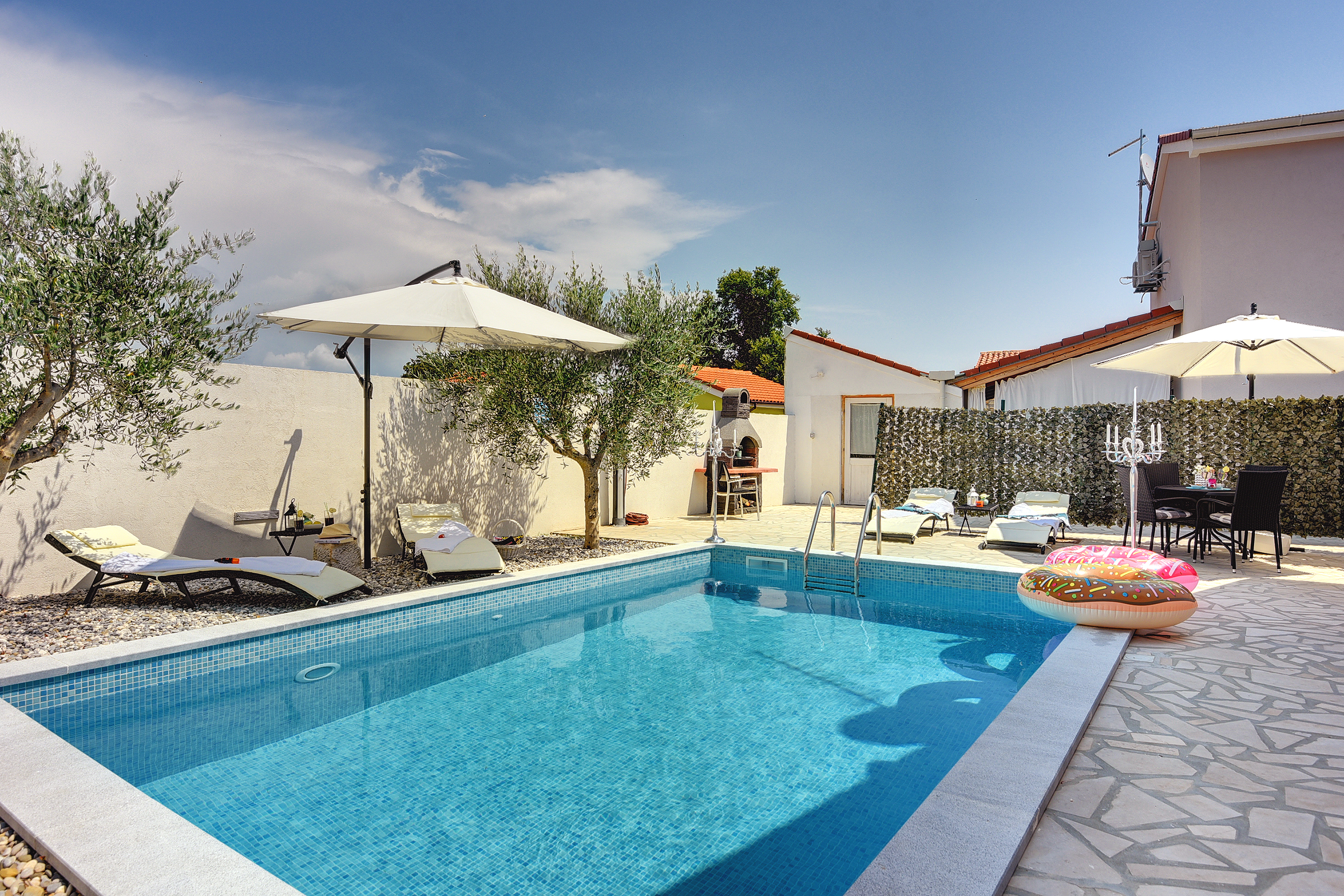 Beautiful holiday home with private pool, for 5 persons