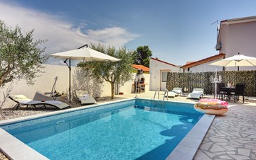 Schönes Ferienhaus mit privater Pool, für 5 Personen