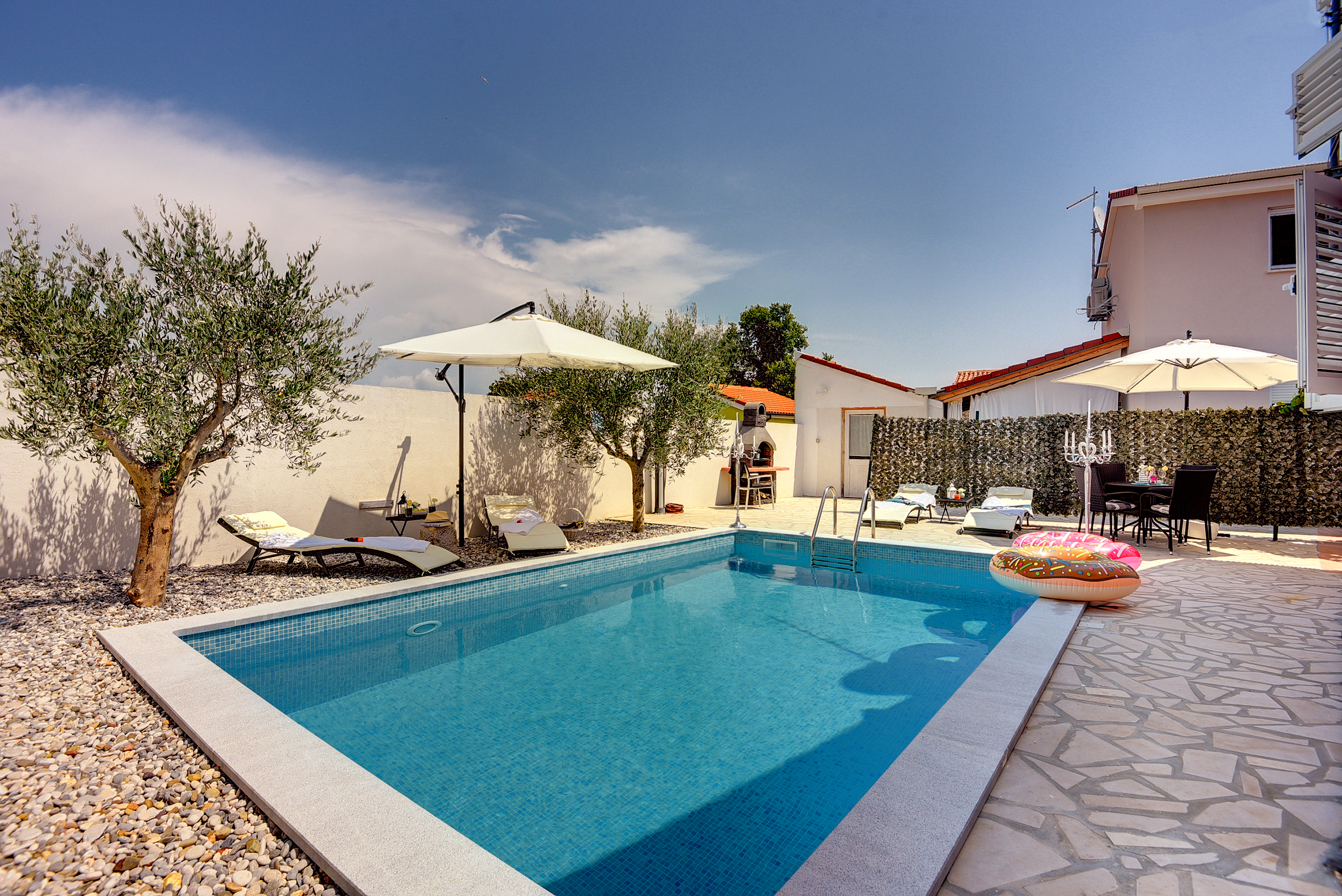 Beautiful holiday home with private pool, for 5 persons