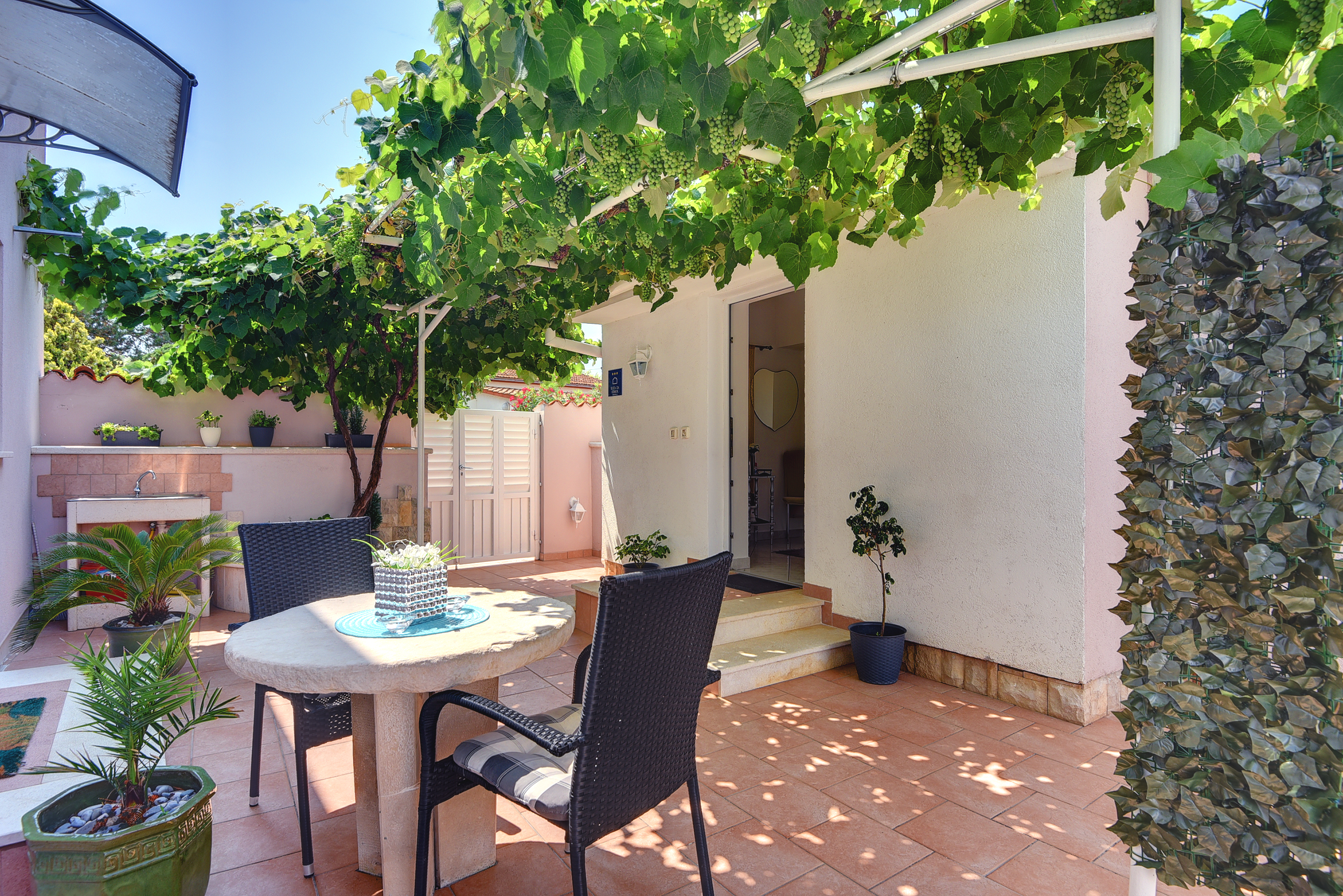 Beautiful holiday home with private pool, for 5 persons