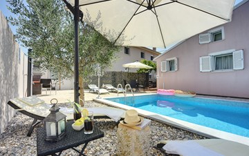 Schönes Ferienhaus mit privater Pool, für 5 Personen