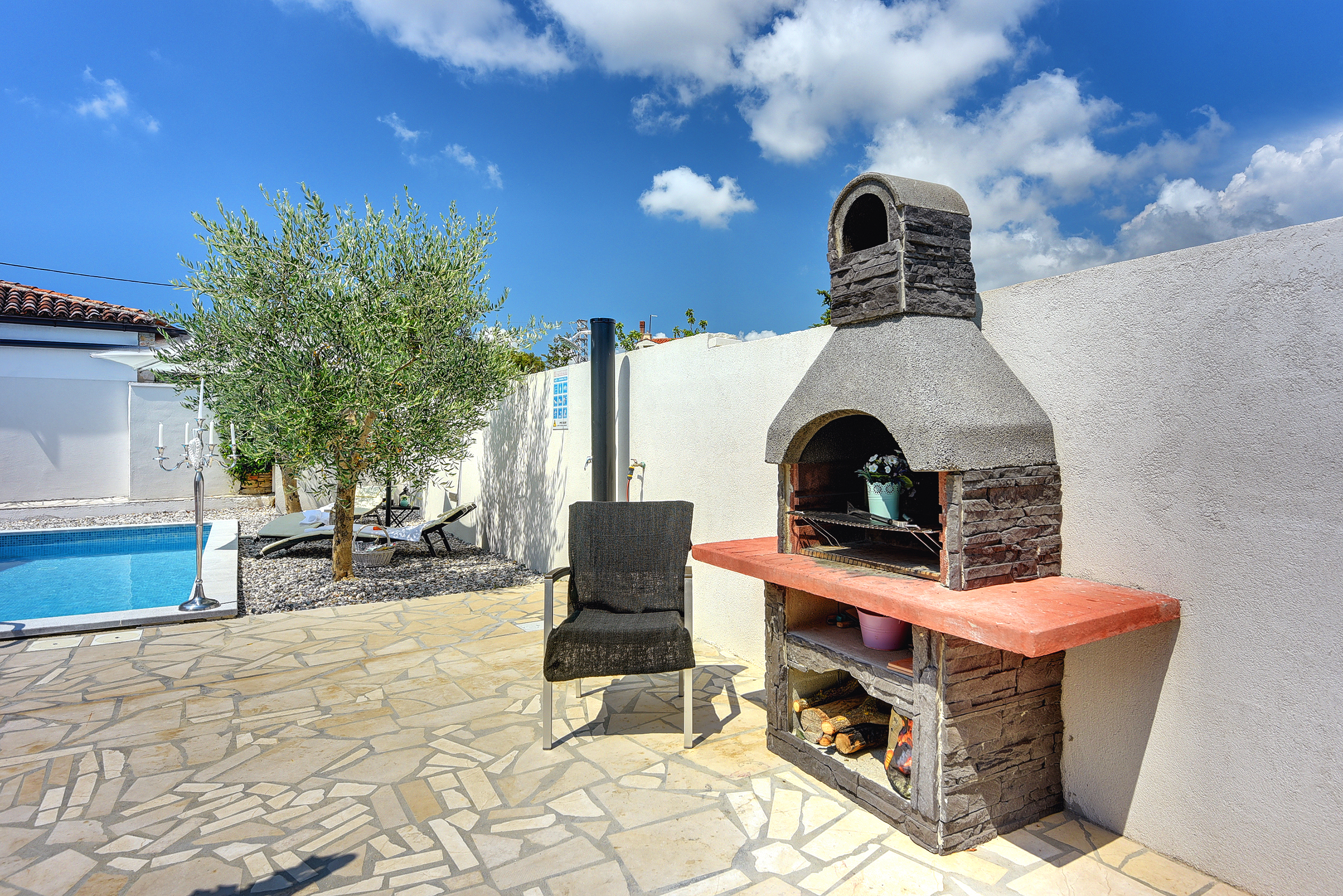 Beautiful holiday home with private pool, for 5 persons