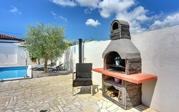 Beautiful holiday home with private pool, for 5 persons