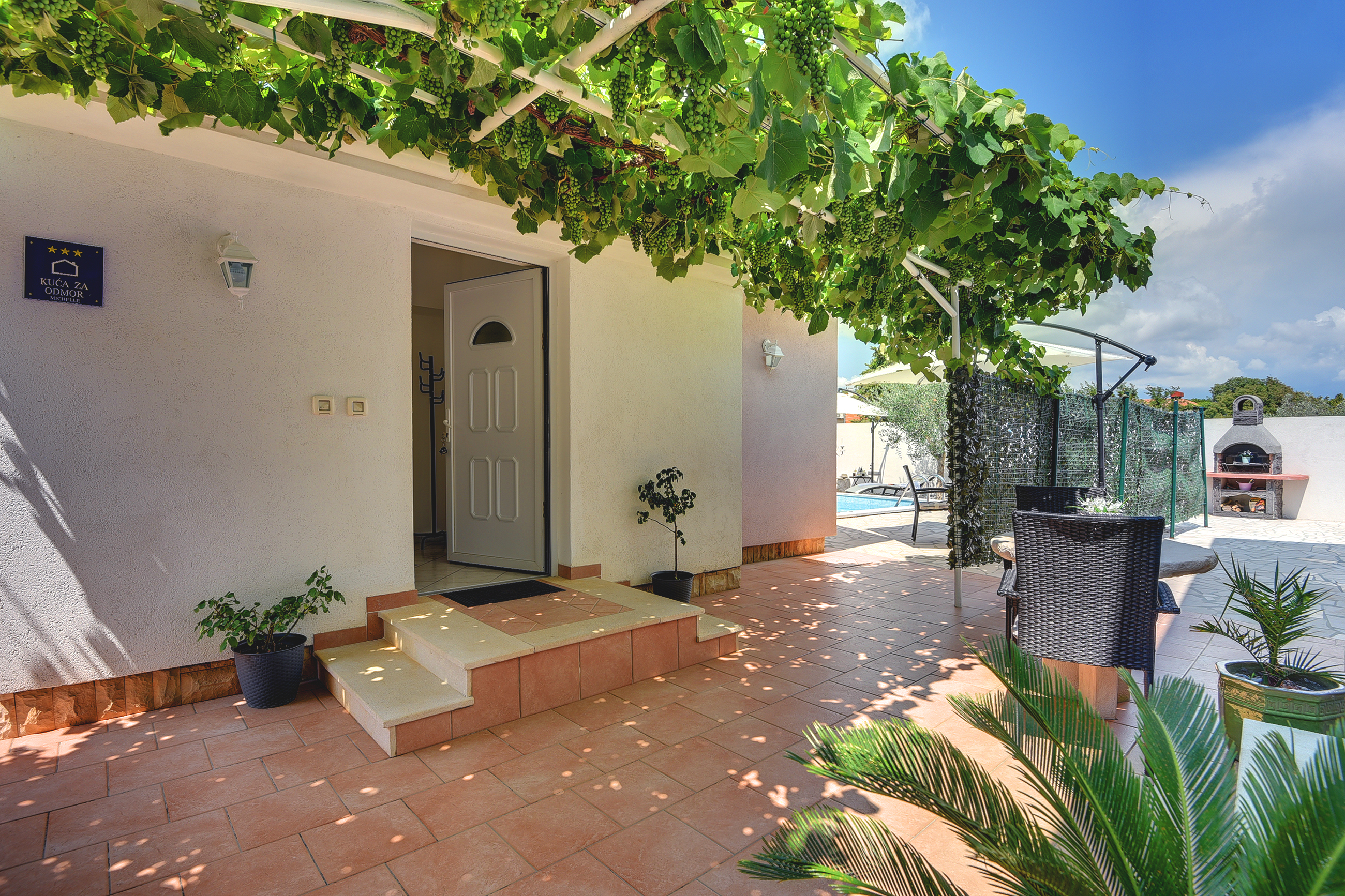 Beautiful holiday home with private pool, for 5 persons