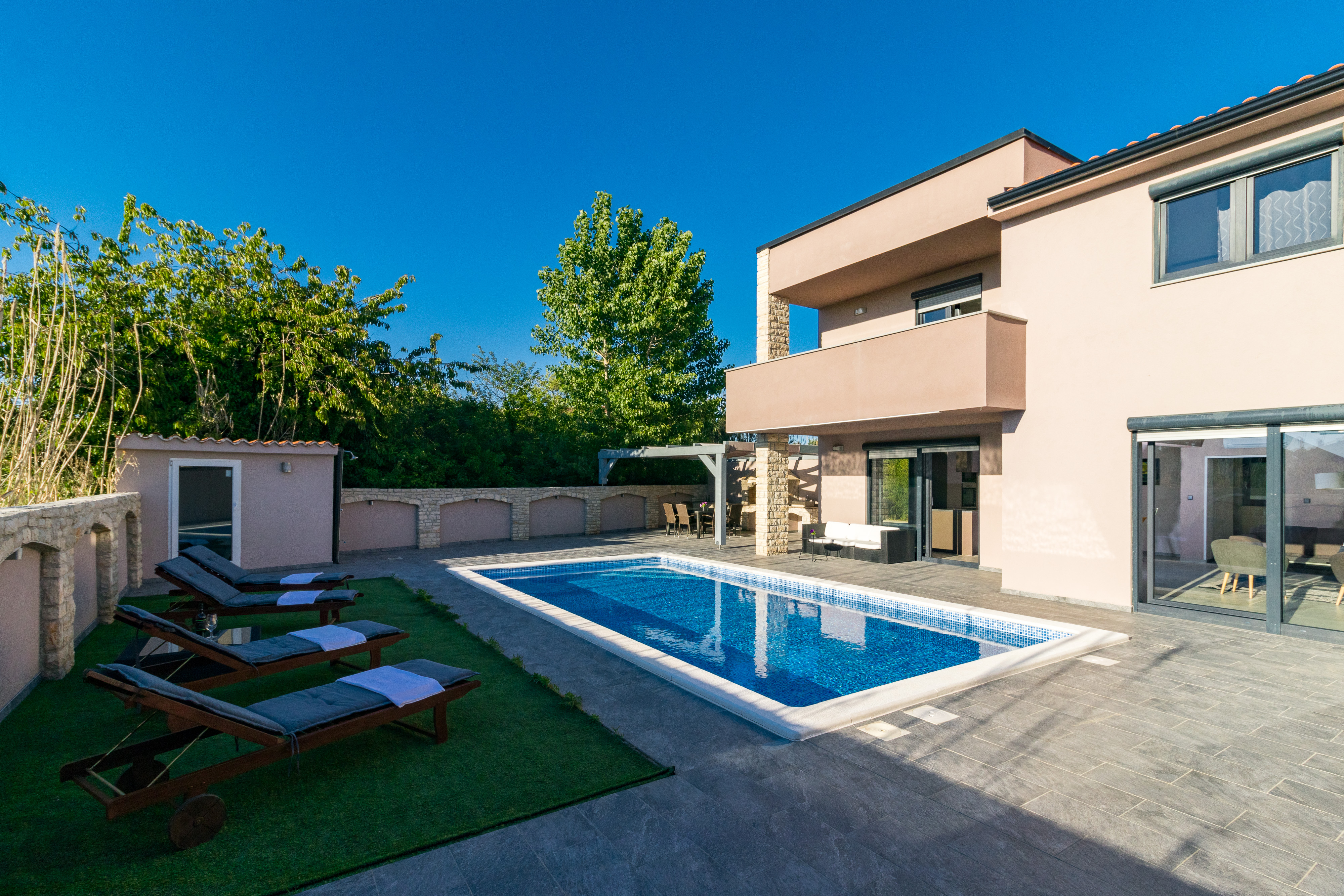 Unique, special villa in Valbandon with outdoor heated pool
