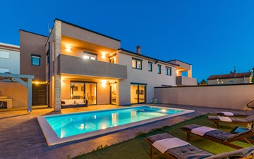 Unique, special villa in Valbandon with outdoor heated pool