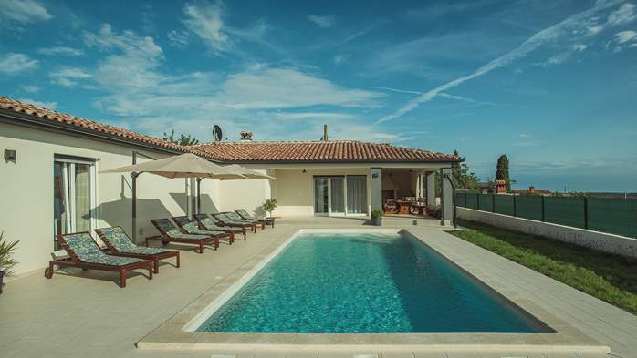 Die modern eingerichtete 8-Personen Villa mit privatem Pool, 2