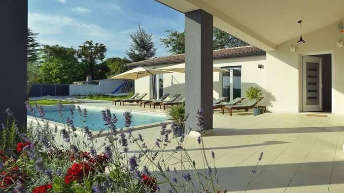 Die modern eingerichtete 8-Personen Villa mit privatem Pool, 4