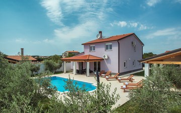 A wonderful family villa with an outdoor pool, on two floors