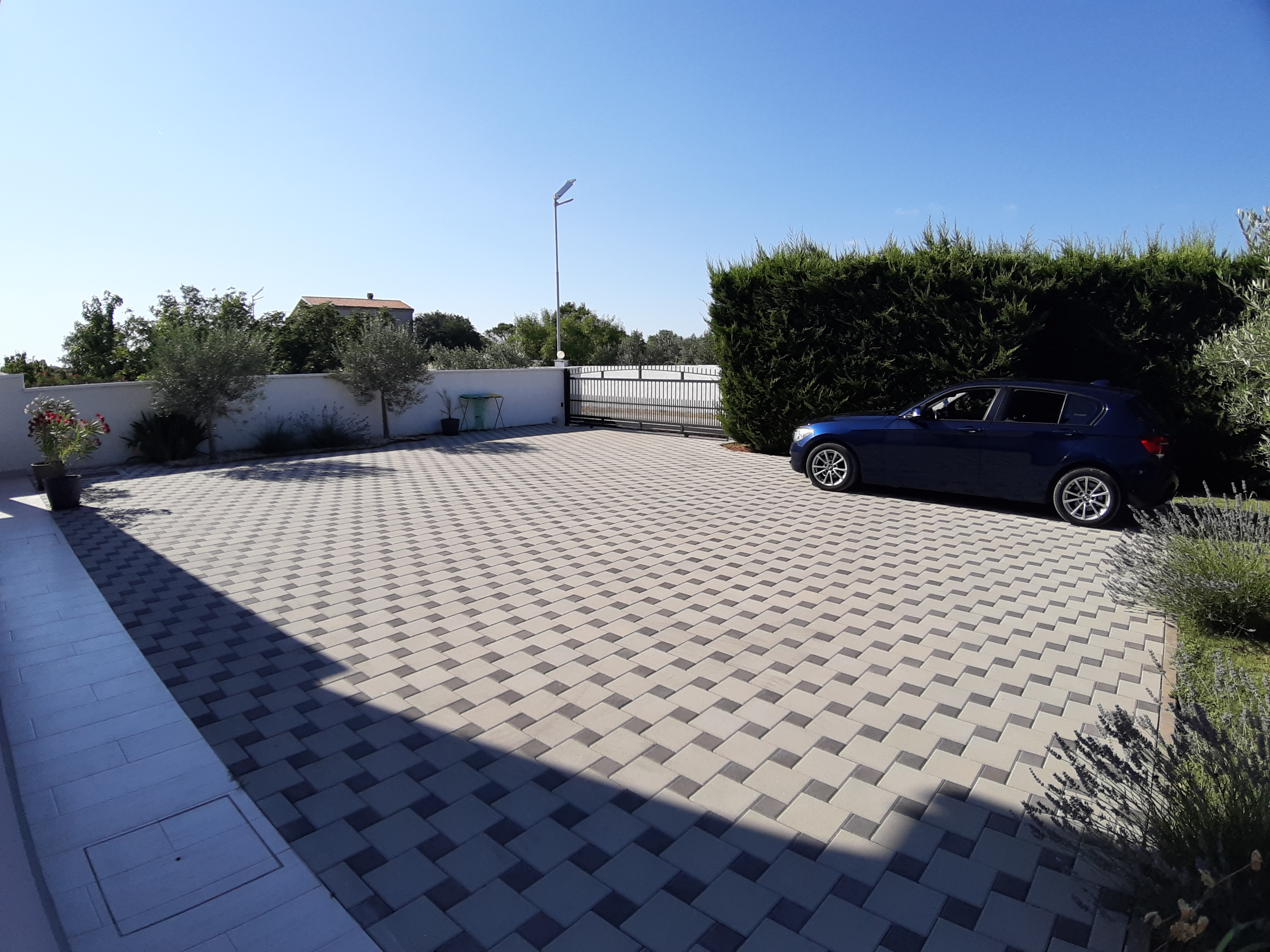 Eine wunderbare und familiere Villa auf zwei Etage, mit Pool