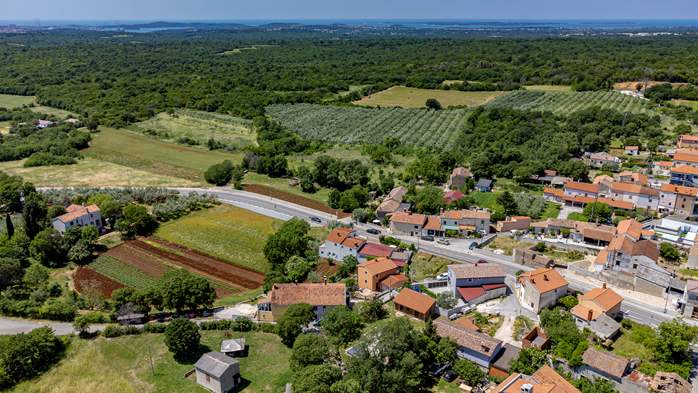 Charming house with swimming pool and garden for up to 6 people, 11