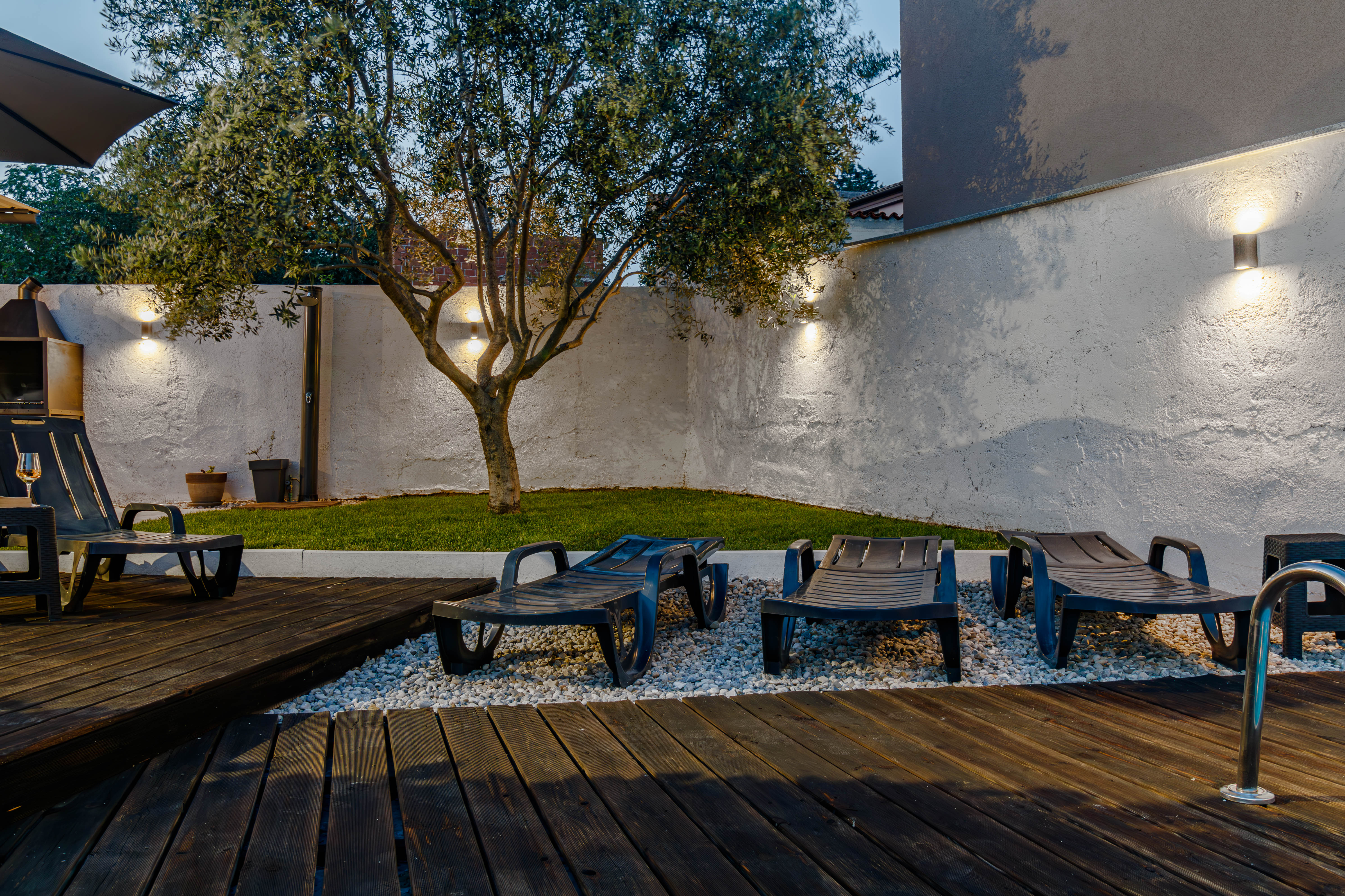 Charming house with swimming pool and garden for up to 6 people