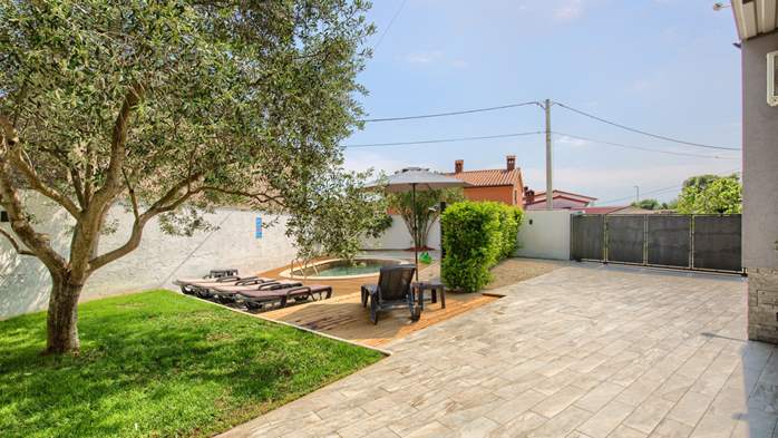 Charming house with swimming pool and garden for up to 6 people, 4