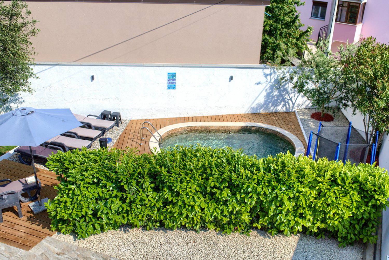 Charming house with swimming pool and garden for up to 6 people