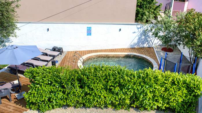 Charming house with swimming pool and garden for up to 6 people, 10