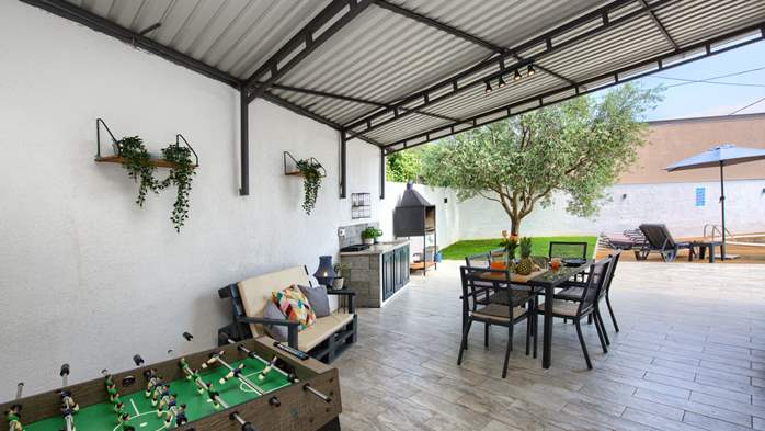 Charming house with swimming pool and garden for up to 6 people, 12