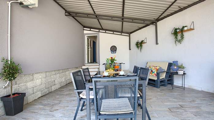 Charming house with swimming pool and garden for up to 6 people, 9