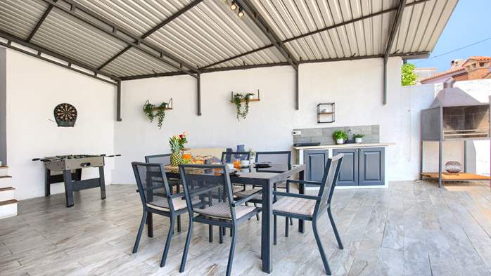 Charming house with swimming pool and garden for up to 6 people, 8