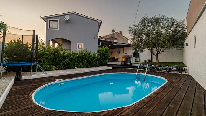Simpatična kuća s bazenom i ograđenim dvorištem za do 6 osoba, 9
