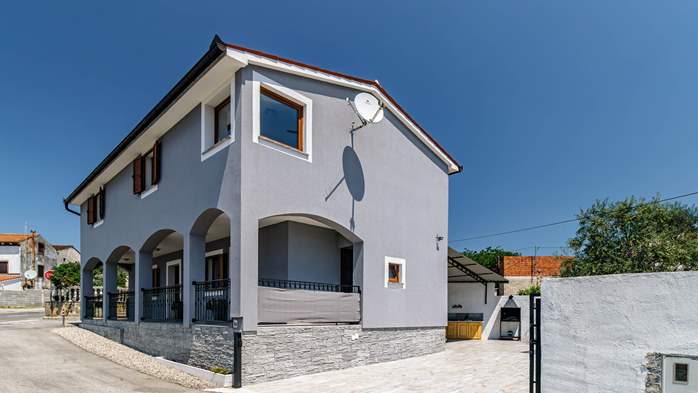 Charming house with swimming pool and garden for up to 6 people, 6