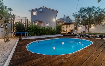 Casa charmante con piscina e cortile recintato per 6 persone