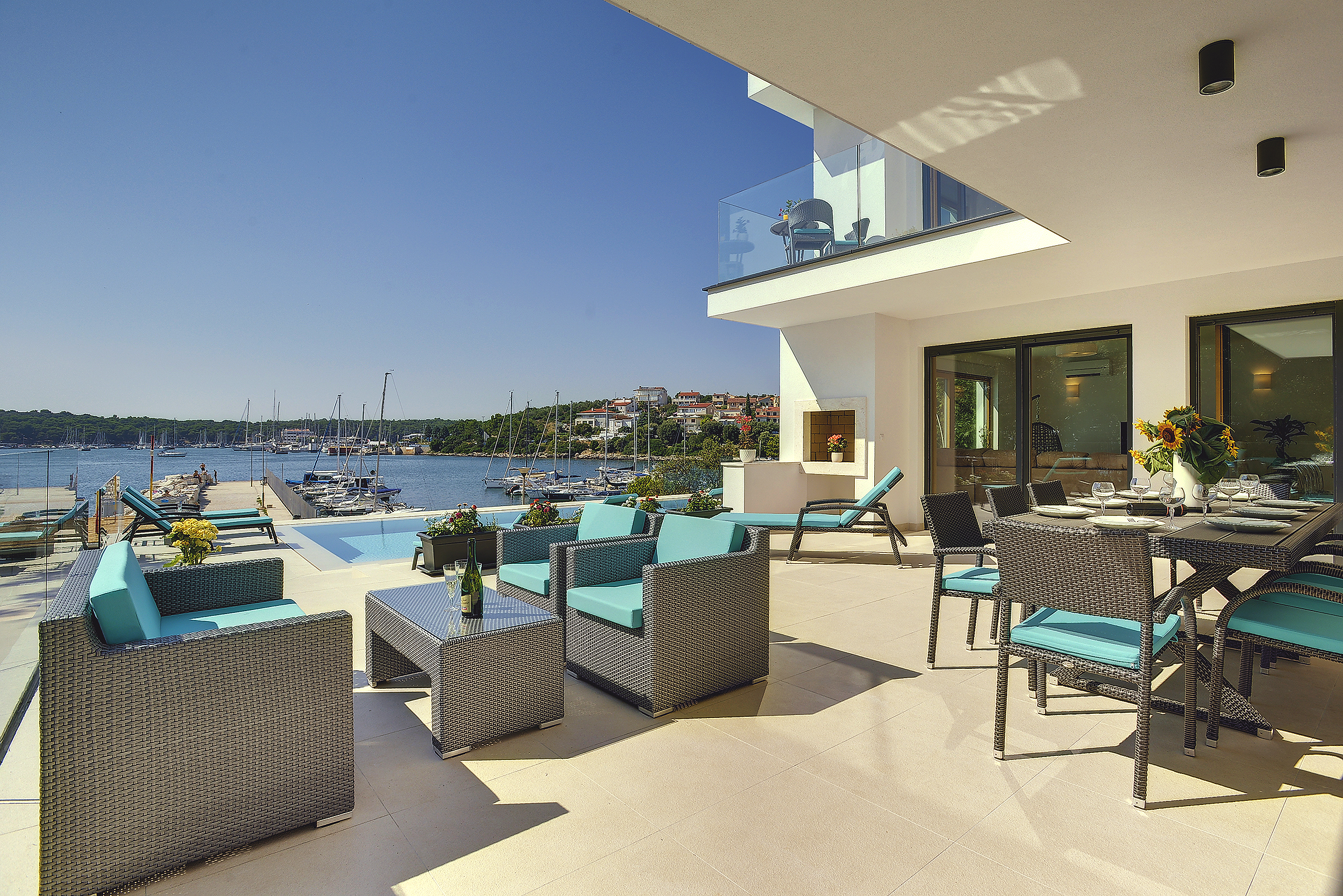 Zauberhafte Villa in Pula mit traumhaftem Pool, direkt am Strand