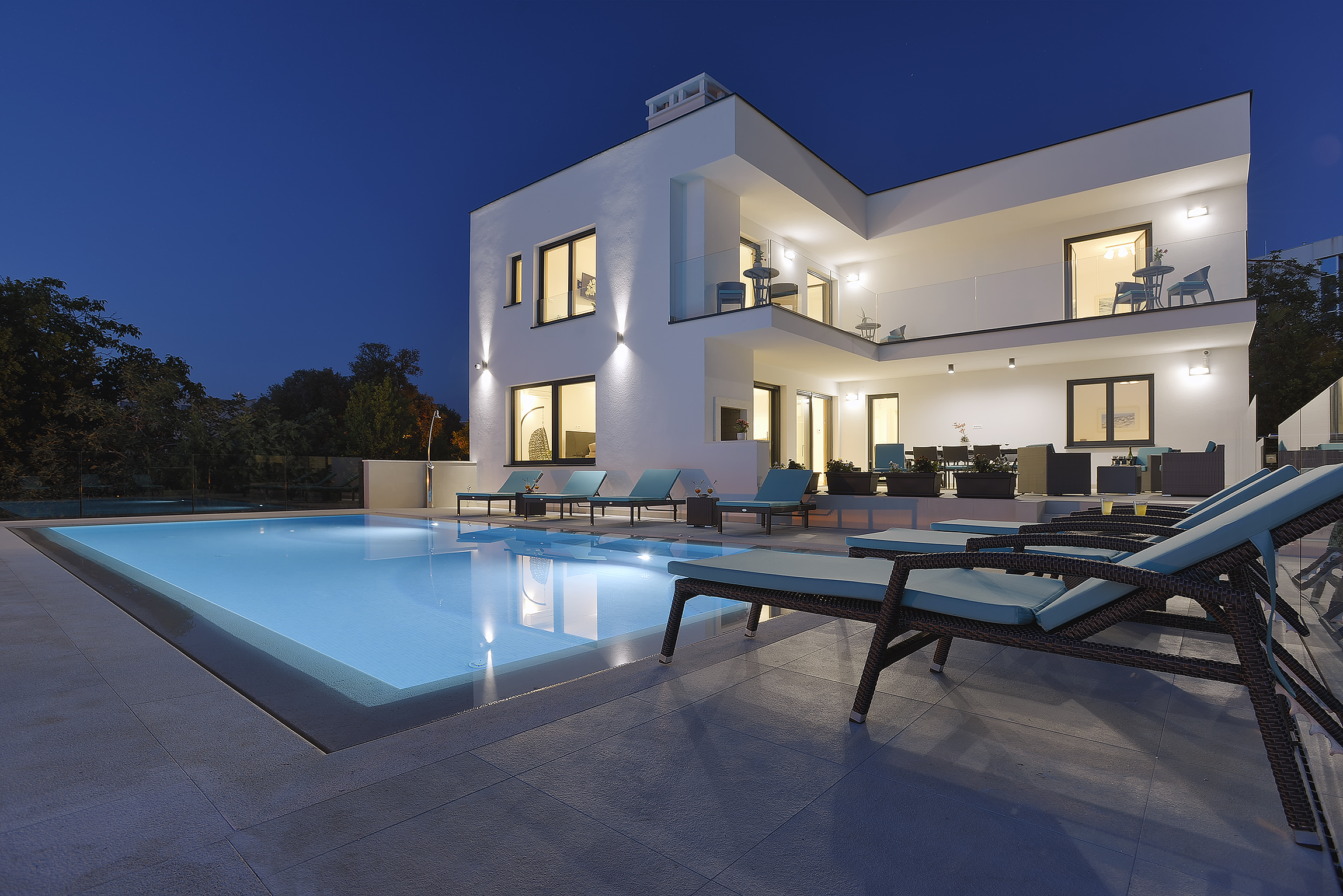 Zauberhafte Villa in Pula mit traumhaftem Pool, direkt am Strand