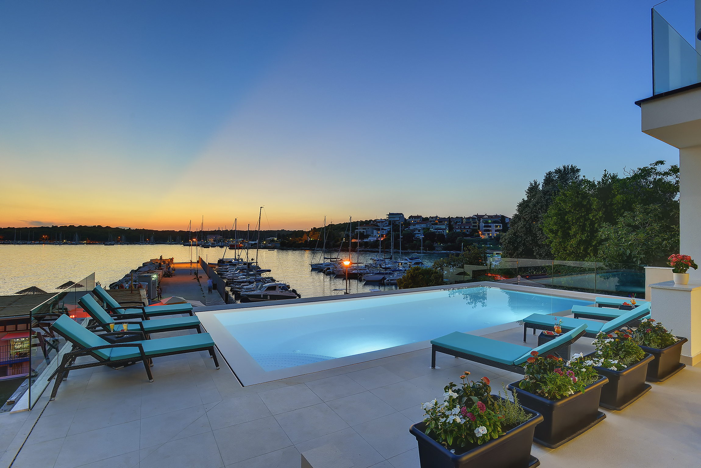 Zauberhafte Villa in Pula mit traumhaftem Pool, direkt am Strand