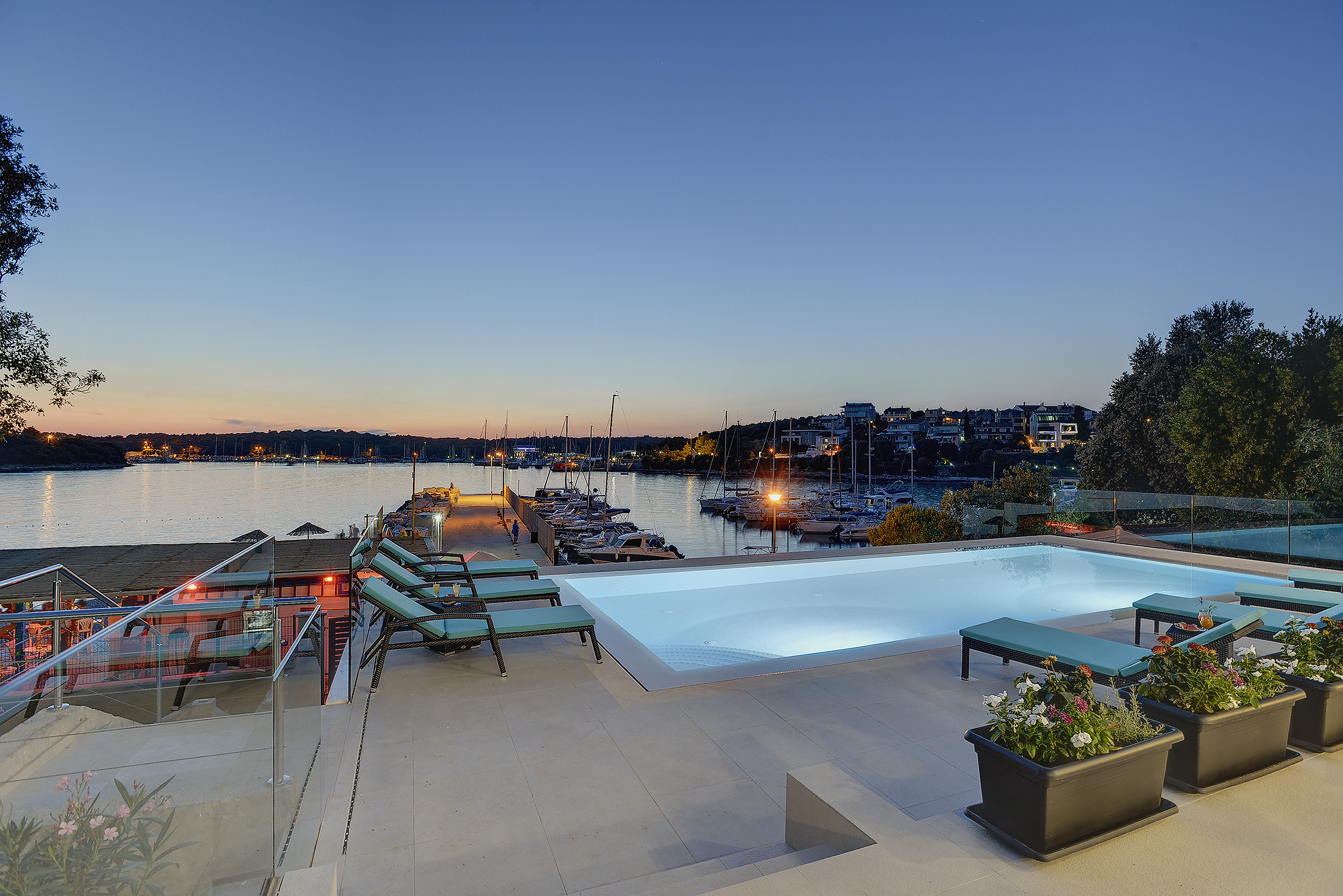 Zauberhafte Villa in Pula mit traumhaftem Pool, direkt am Strand