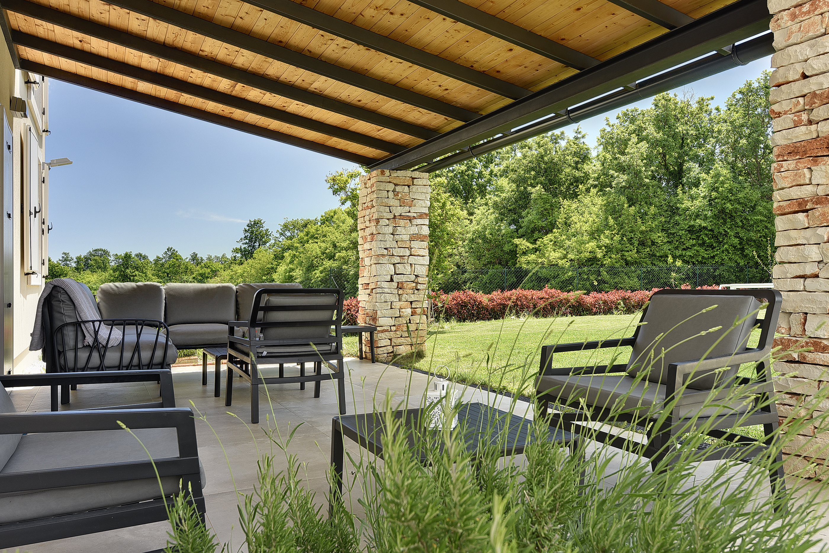 Beautiful villa with private swimming pool, gym and jacuzzi