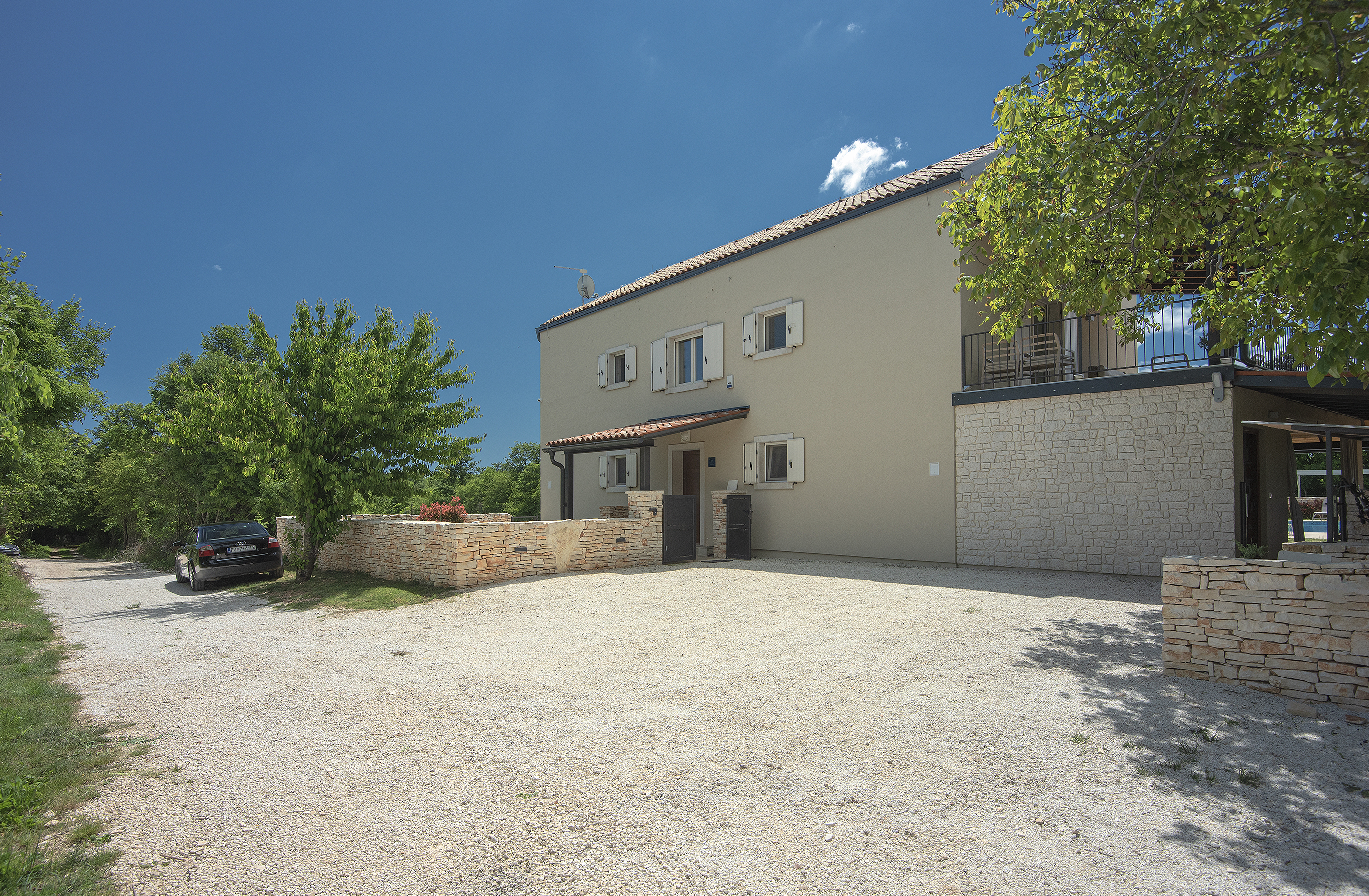 Beautiful villa with private swimming pool, gym and jacuzzi