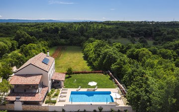 Schöne Villa mit privatem Schwimmbad, Fitnessraum und Jacuzzi