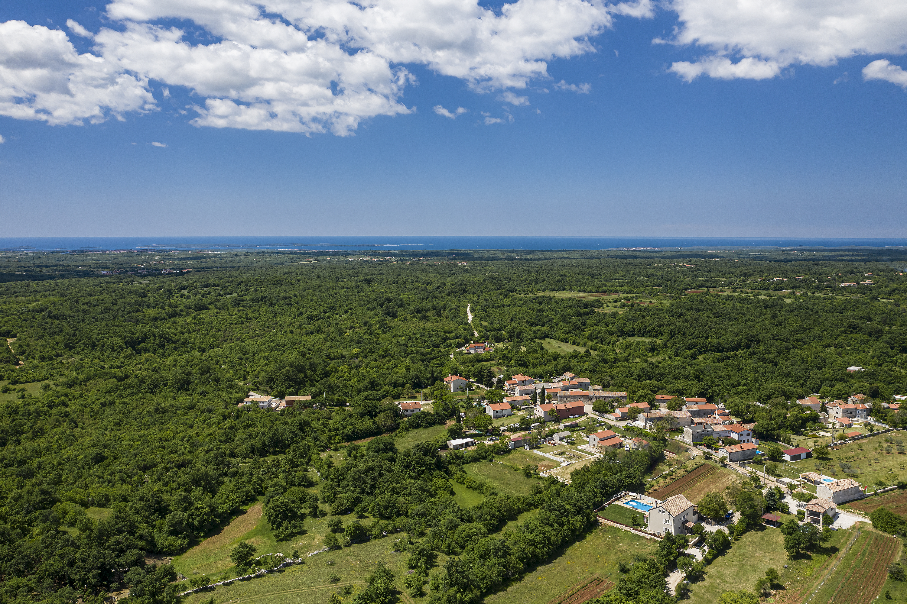 Beautiful villa with private swimming pool, gym and jacuzzi