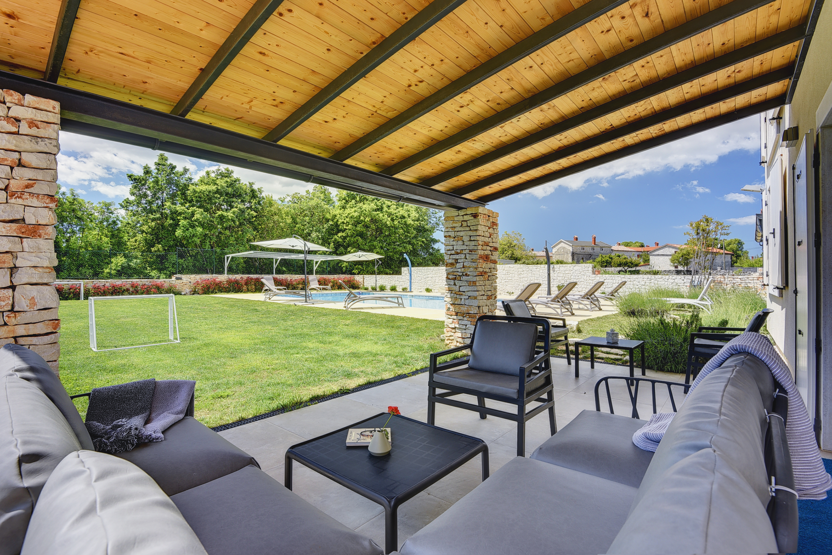 Beautiful villa with private swimming pool, gym and jacuzzi