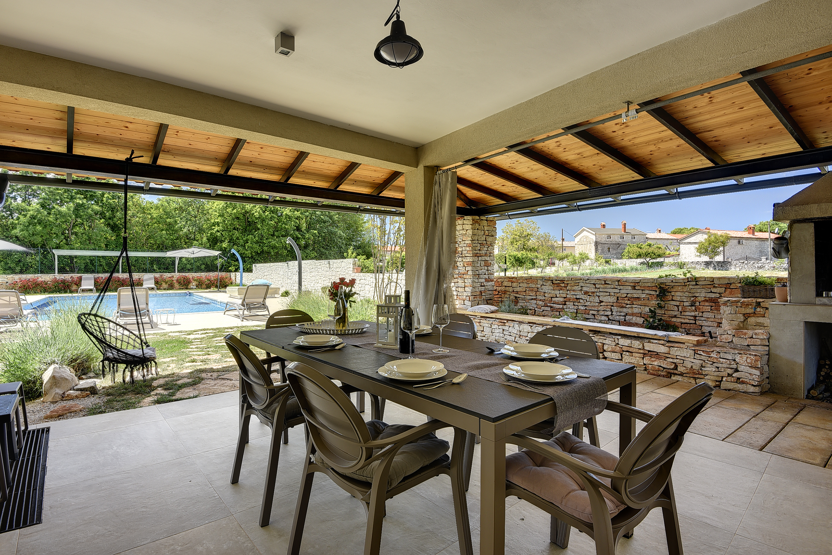 Beautiful villa with private swimming pool, gym and jacuzzi