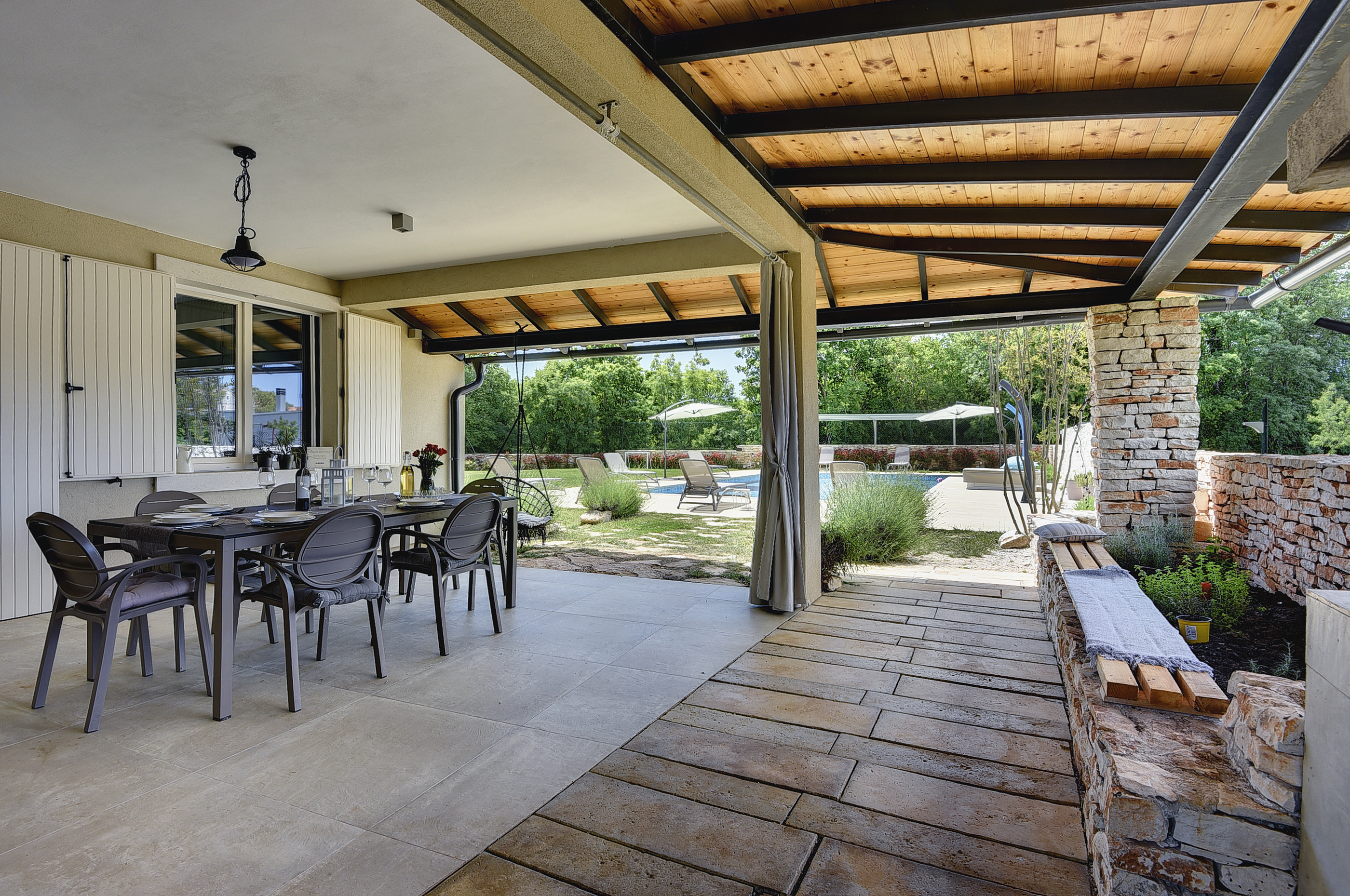 Beautiful villa with private swimming pool, gym and jacuzzi