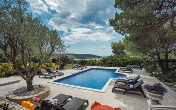 Villa in Banjole mit Pool und wunderschönem Meerblick