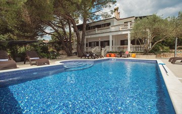 Villa a Banjole con piscina e splendida vista mare