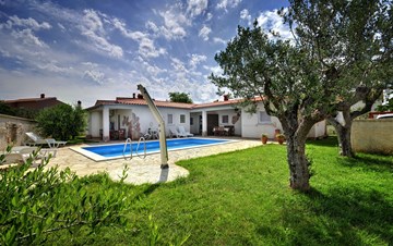 Villa in Pula, for 15 persons, with private pool and Wi-Fi