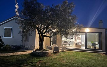 Moderne Haus in Fažana mit wunderschön angelegtem Garten und BBQ
