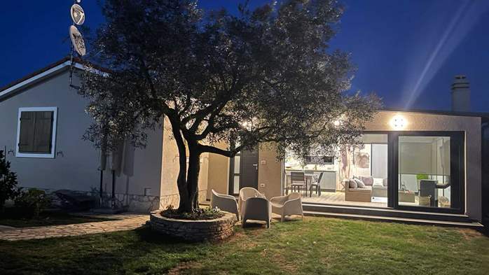 Moderna kuća u Fažani s  vrtom, terasom i roštiljem, 9